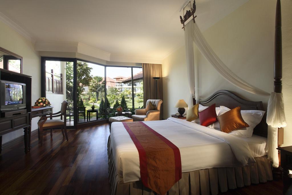 Palace Residence & Villa Siem Reap Exterior photo