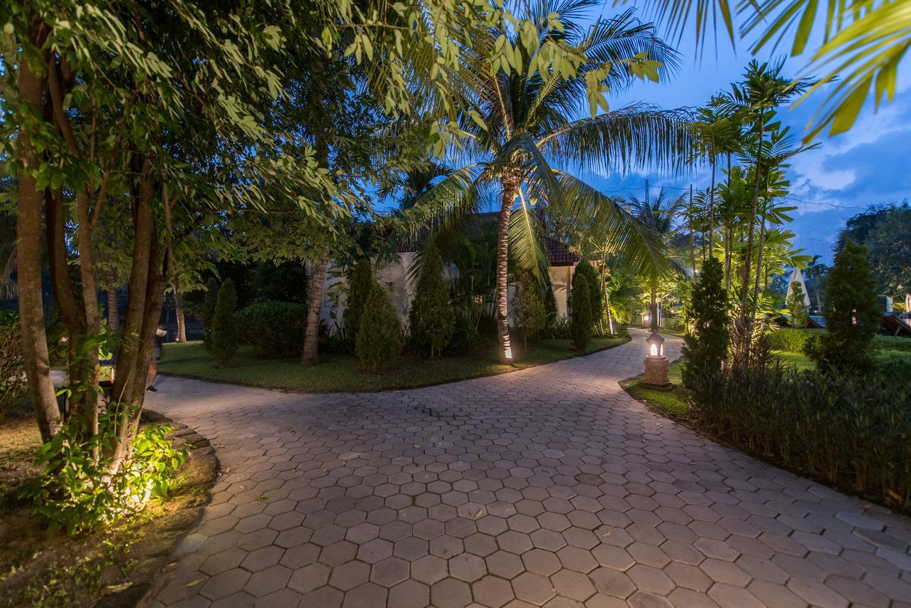 Palace Residence & Villa Siem Reap Exterior photo